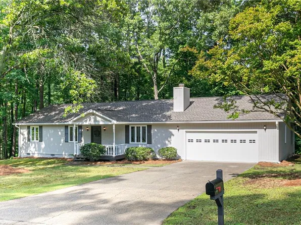 5819 Stonehaven Dr NW, Kennesaw, GA 30152