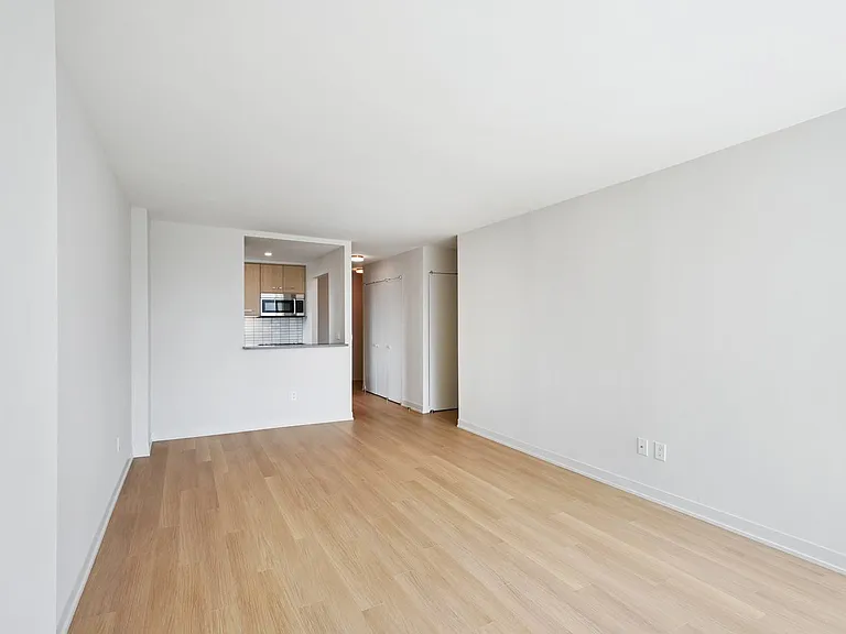 1 Columbus Pl #N20F — Photo 9
