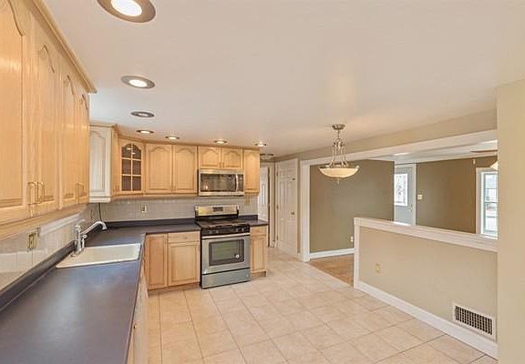 5th image of 13 Mount Pleasant Dr