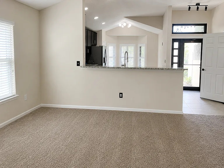 11092 Craig Hill Ct — Photo 3