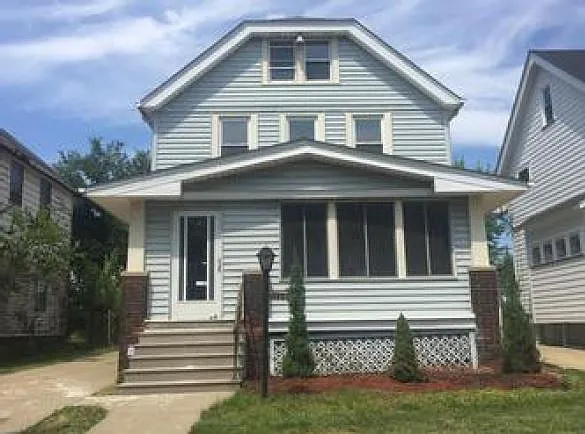 14401 Alder Ave photo 1