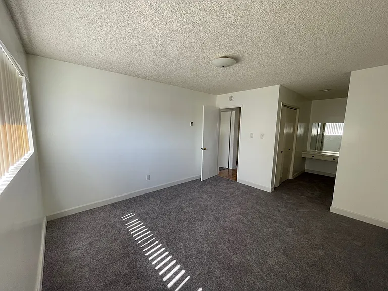 21023 Ladeene Ave #D — Photo 9