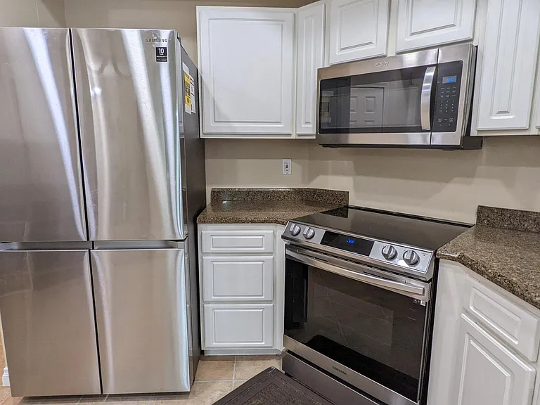 22652 NE 4th Pl — Photo 12