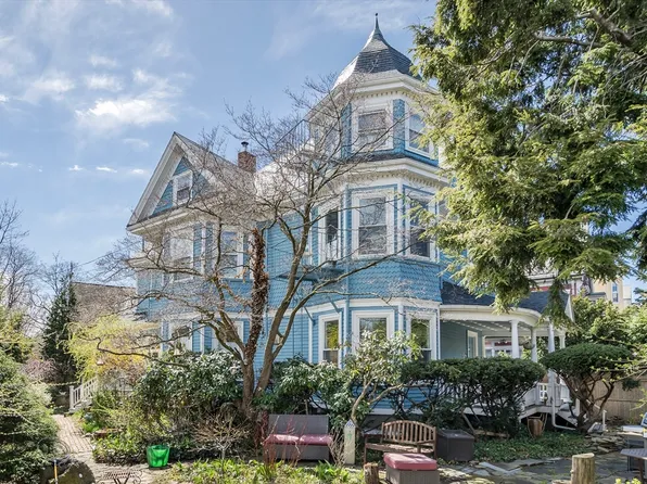 12 Rindge Ave #1, Cambridge, MA 02140