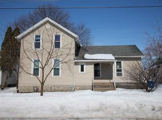 910 Waugoo Ave, Oshkosh, WI 54901