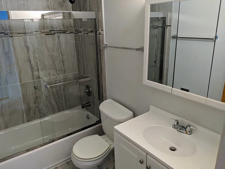 748 Oakland Avenue Apartments — Photo 10