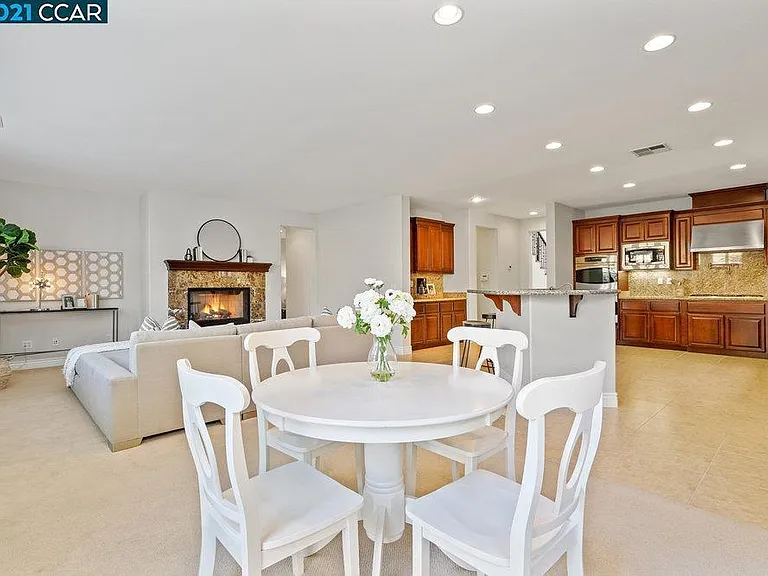 513 Wells Ct — Photo 12