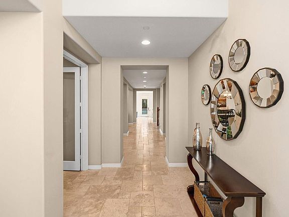 4th image of 809 Dolphin Cir
