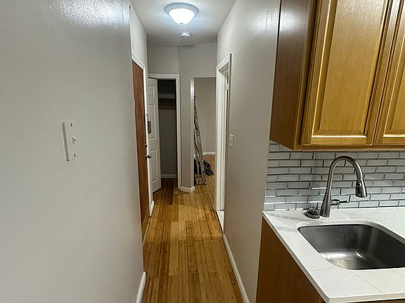 4th image of 60 63rd St APT B4