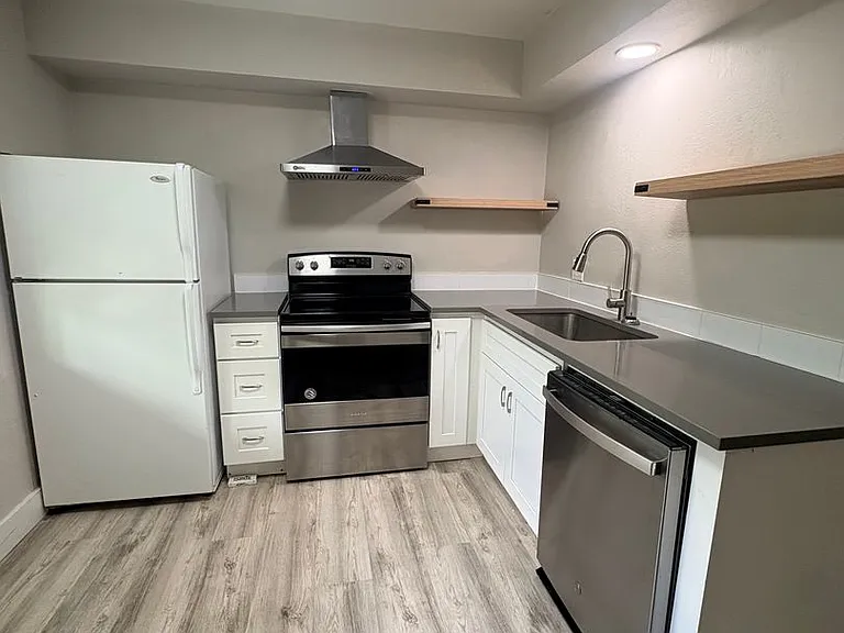 Mission Apartments — Photo 13