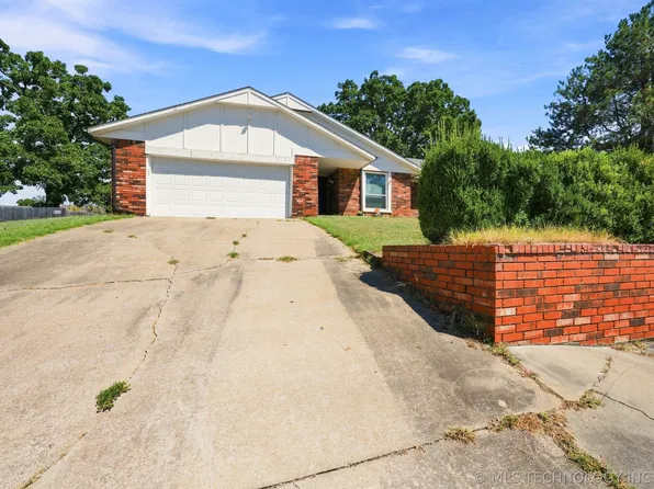 1016 E 13th St, Claremore, OK 74017