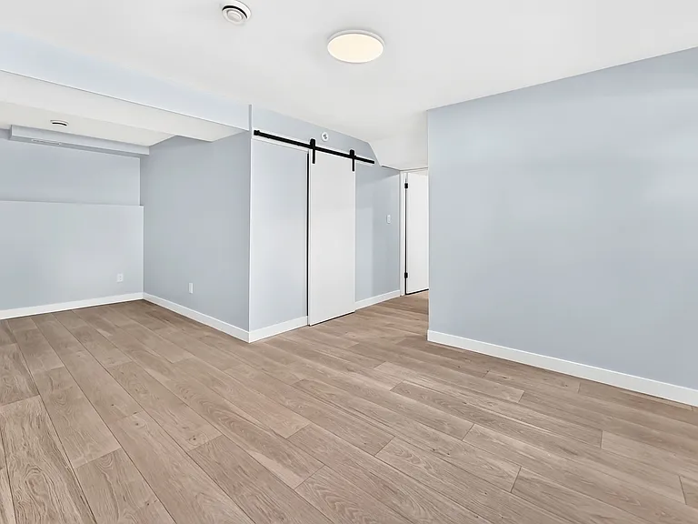 64 Riverton Ave — Photo 13