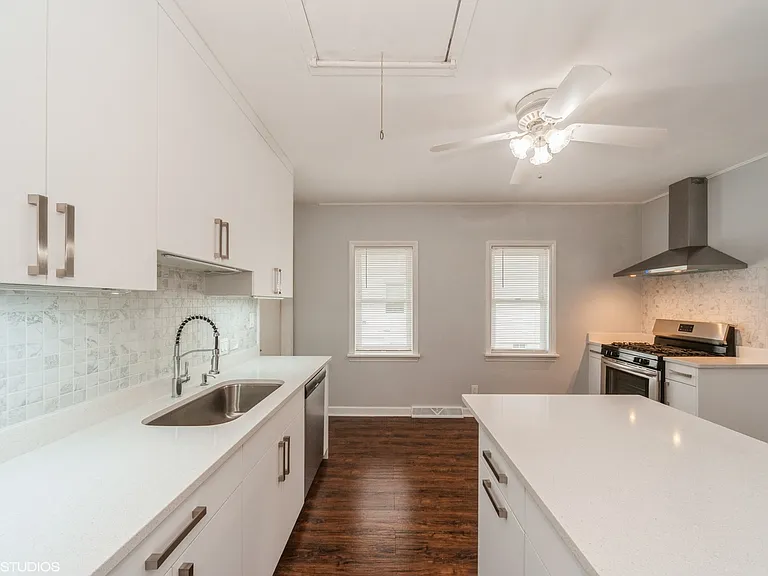 848 Lee St — Photo 2