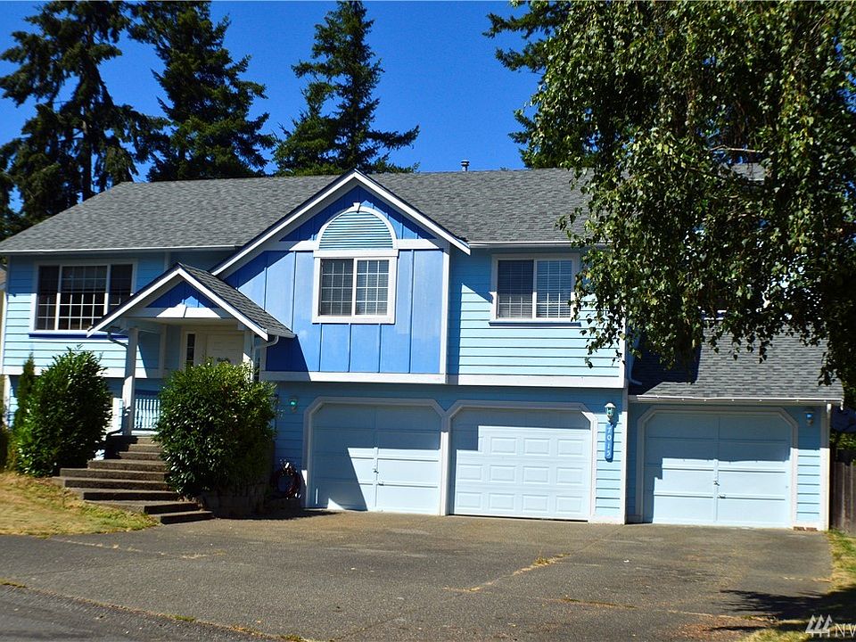5 Beds 3 full Baths! 2,540sf on .20 acres, 3 car garage, small community, no HOA's!