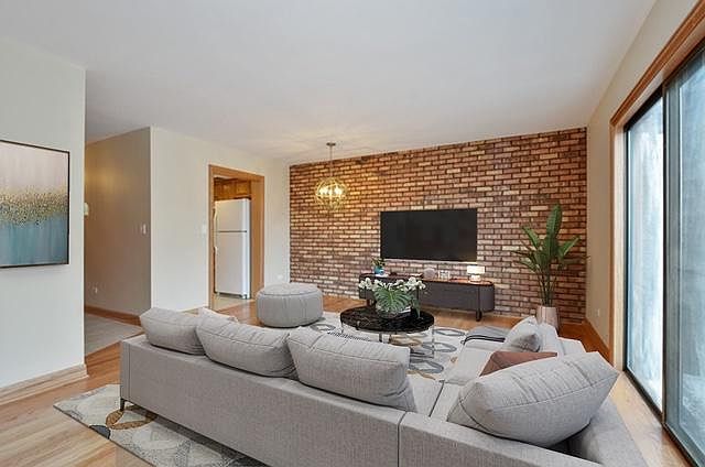 2nd image of 1988 Green Bay Rd APT 2