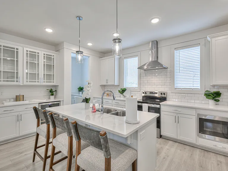 1589 Residences — Photo 46