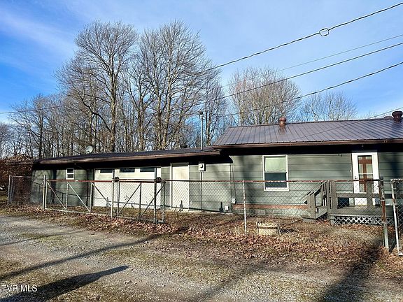 2nd image of 2924 Lark Rd