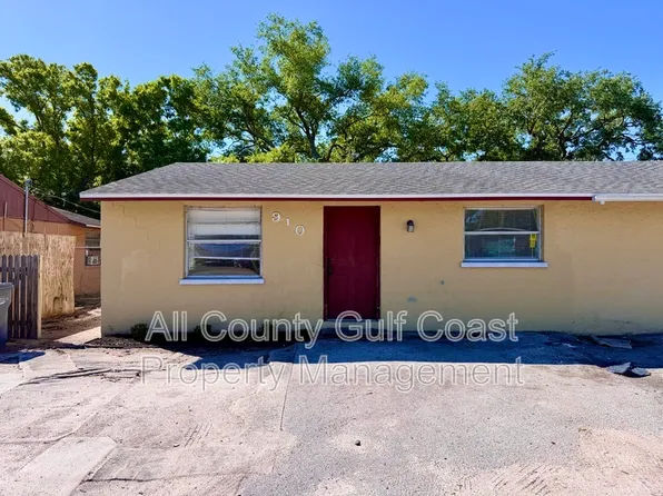 910 61st Ave E, Bradenton, FL 34203