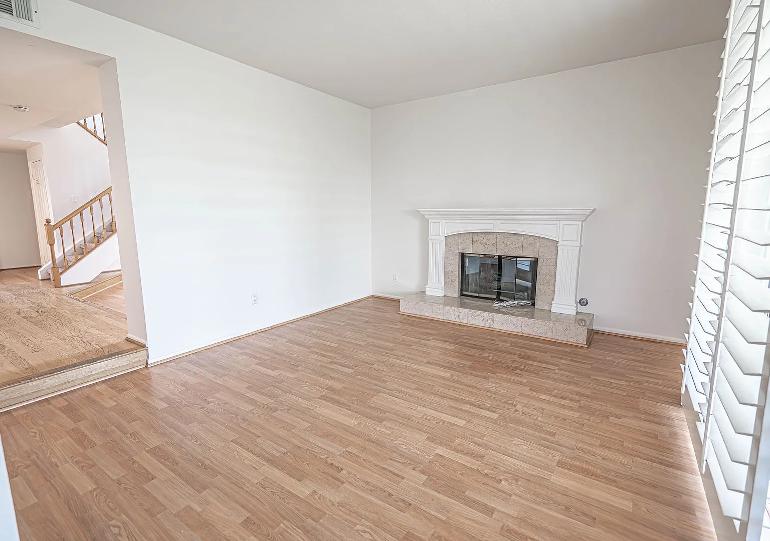 Shangri-La Community cul-de-sac Home for Rent in Canyon Country! — Photo 4