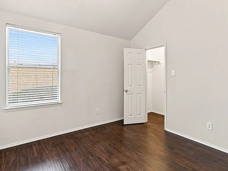 5905 Calloway Dr — Photo 13