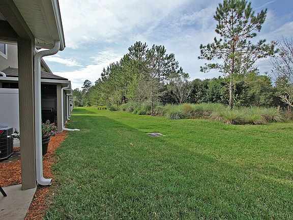 4th image of 452 Walnut Dr