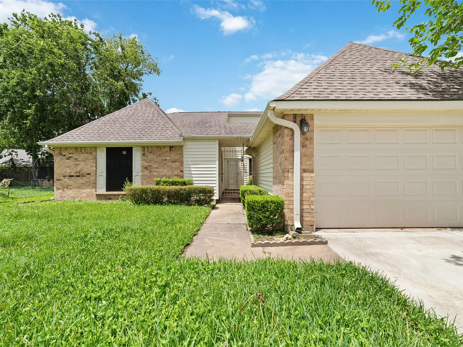 3 bed, 2.0 bath, 1622 sqft, $1,800 — Photo 3