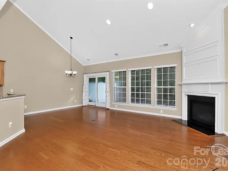 10229 Blairbeth St — Photo 16