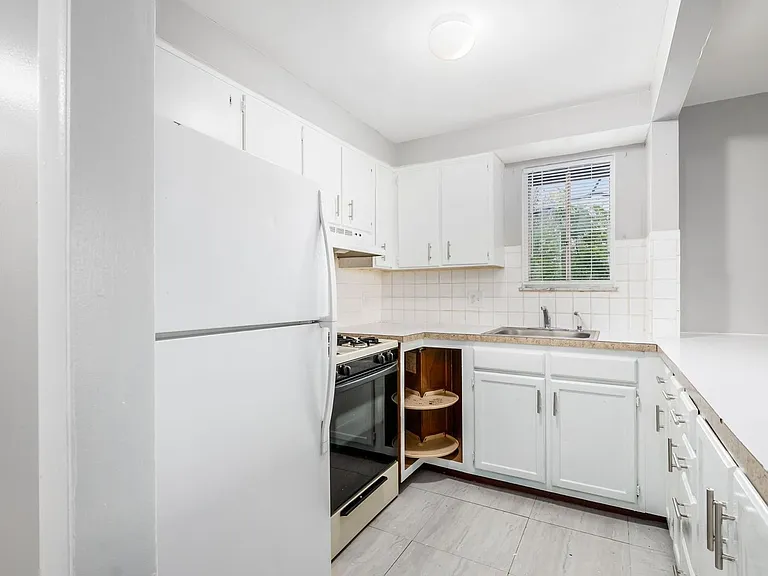 2888 Cleveland Ave — Photo 11