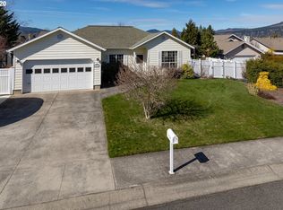 776 Saint Charles Place Rd, Hood River, OR 97031