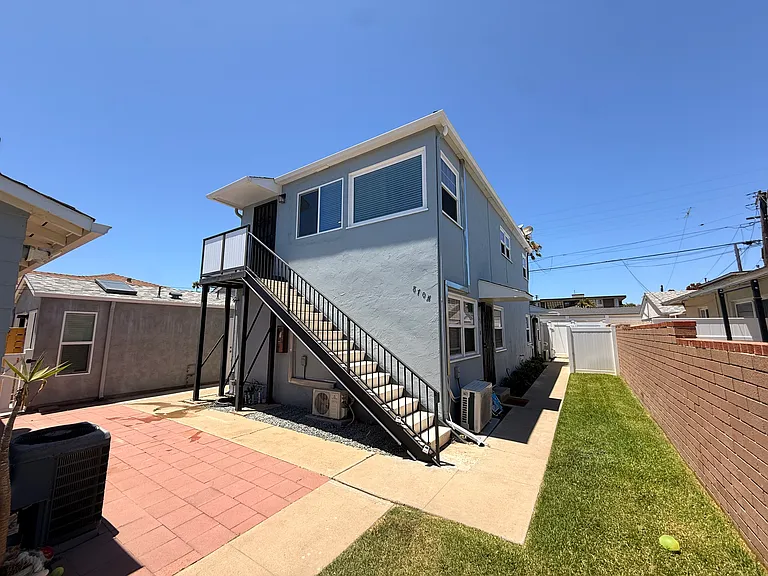 868 Emerald St #870.5 — Photo 17