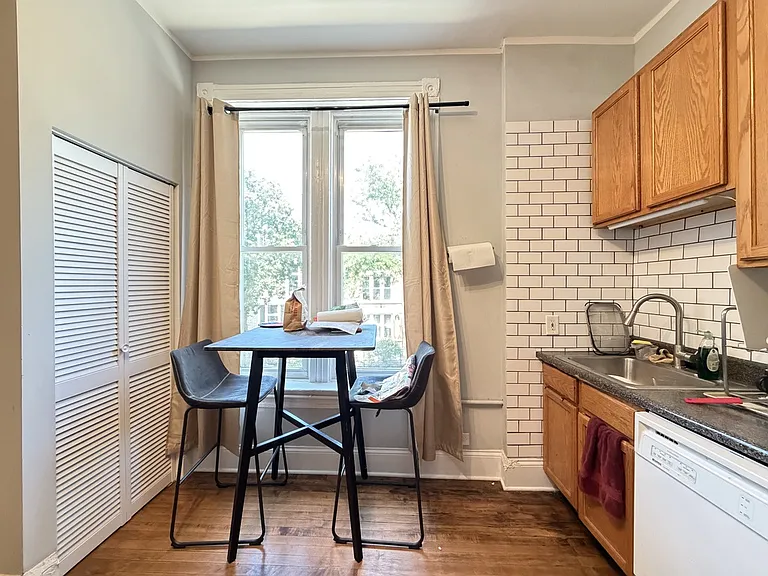 1058 N Rockwell St #2 — Photo 5