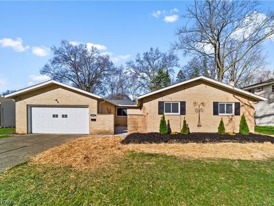 6076 Somerset Dr, North Olmsted, OH, 44070