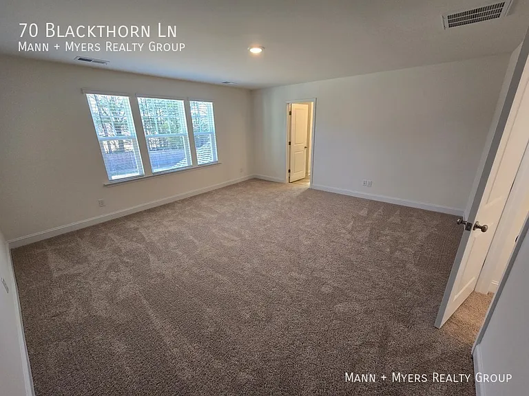 70 Blackthorn Ln — Photo 40