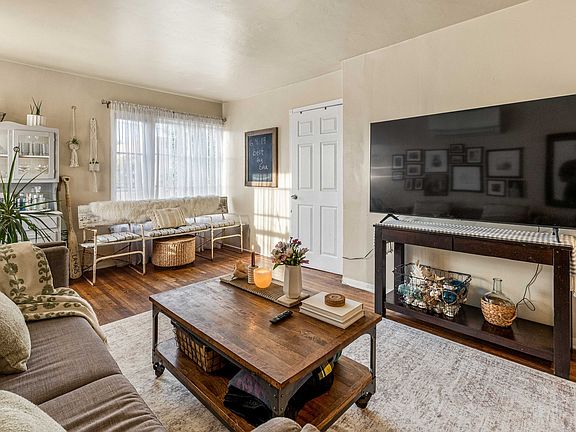 3rd image of 434 S Juniper St #1/2