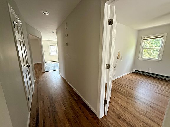 3rd image of 709 Hall St Floor 2