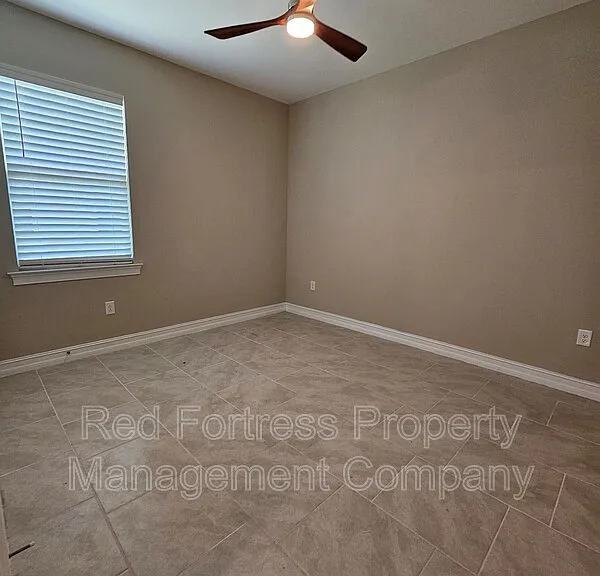 623 Parkshore Lake Ave — Photo 14