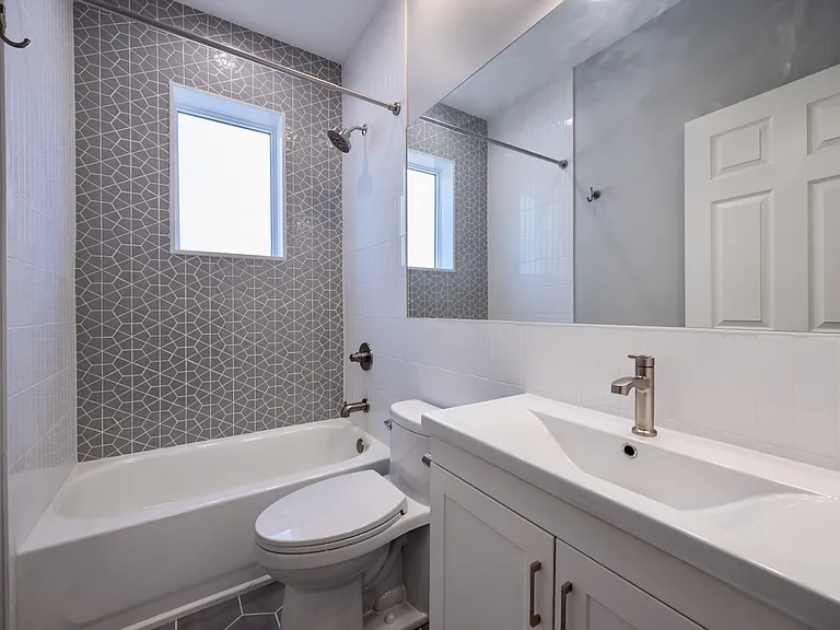 1807 S Laflin St #1 — Photo 7