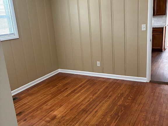2nd image of 922 Glenwood Dr
