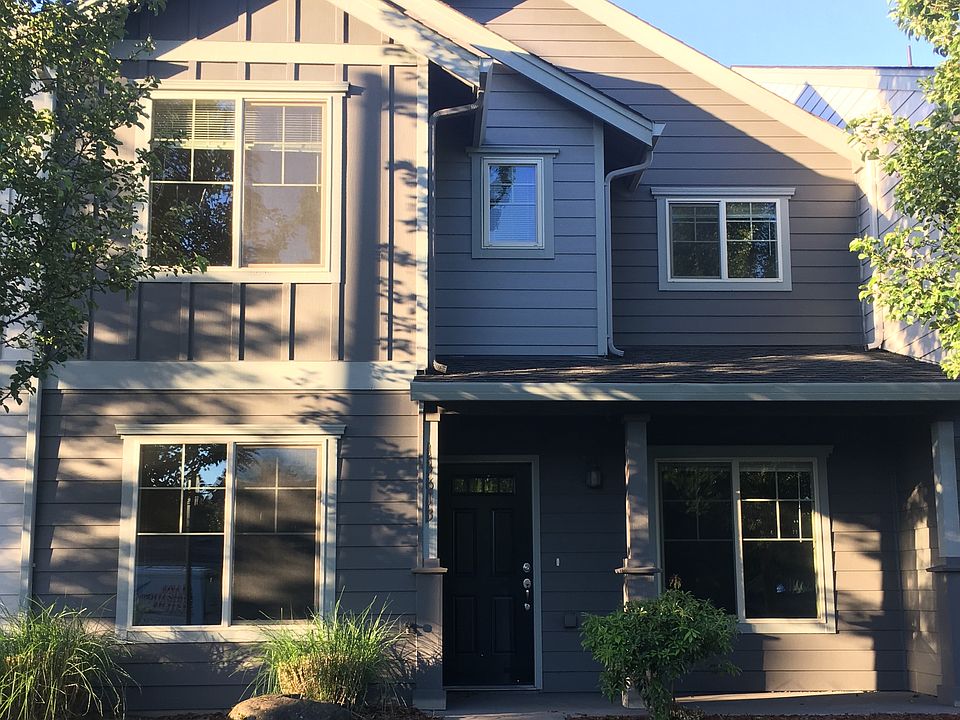 1st image of 13813 NE 64th Cir