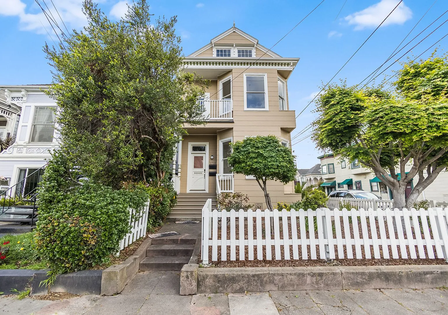 1718 Lincoln Ave - 1 bedroom | 1 bath | Lower front unit — Photo 1