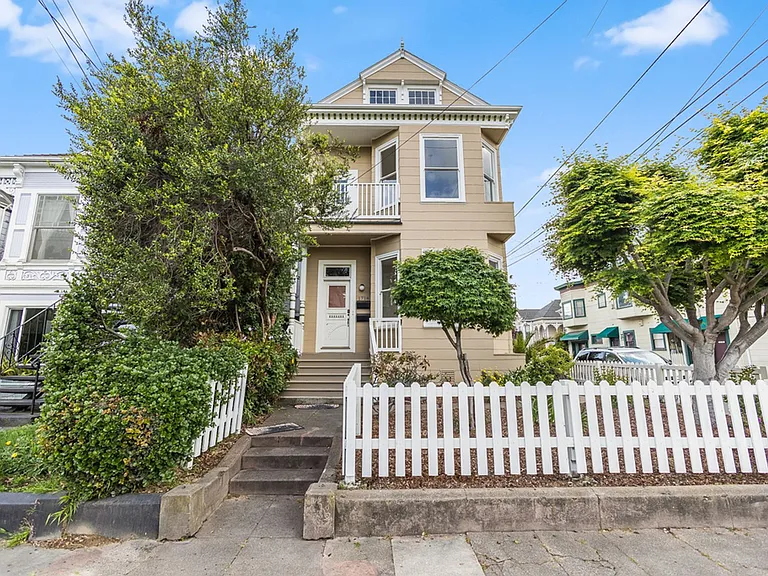 1718 Lincoln Ave - 1 bedroom | 1 bath | Lower front unit — Photo 1