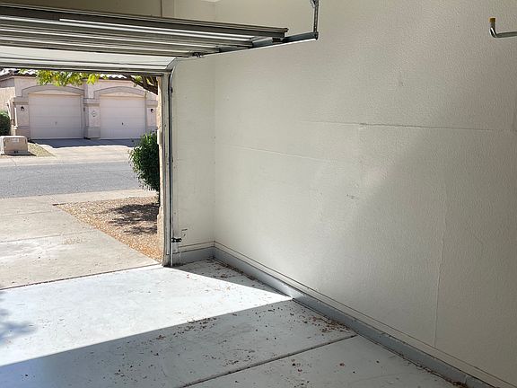 4th image of 1324 W Wahalla Ln