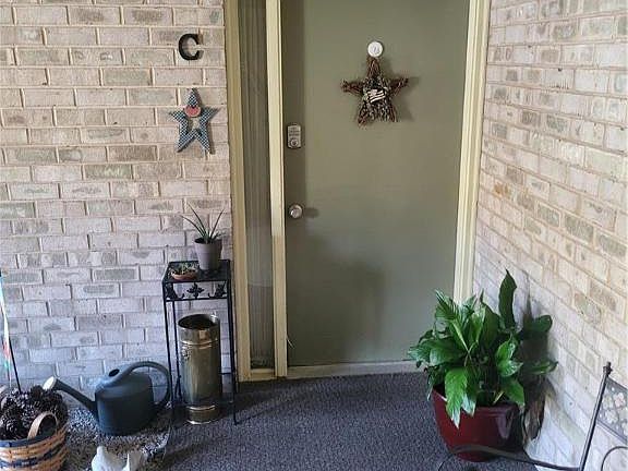 4th image of 323 Carver Dr APT C