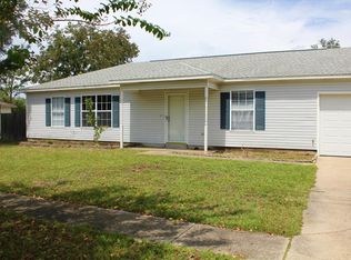 3665 Burton Cir, Navarre, FL 32566