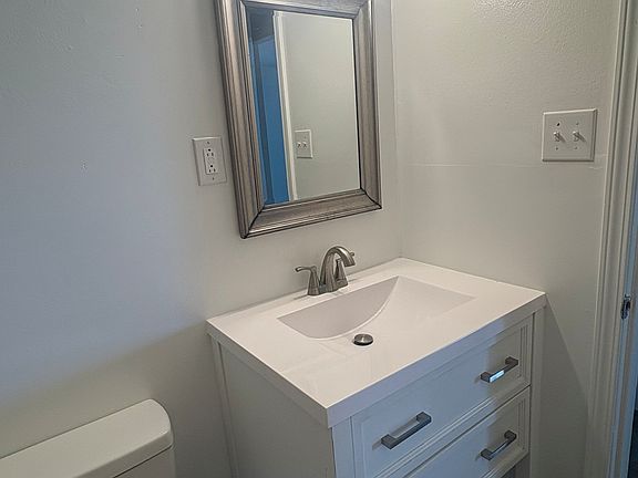 4th image of 1904 Dutch Valley Dr #8