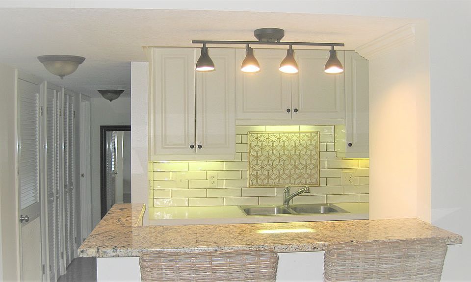1st image of 5020 Bayshore Blvd APT 105