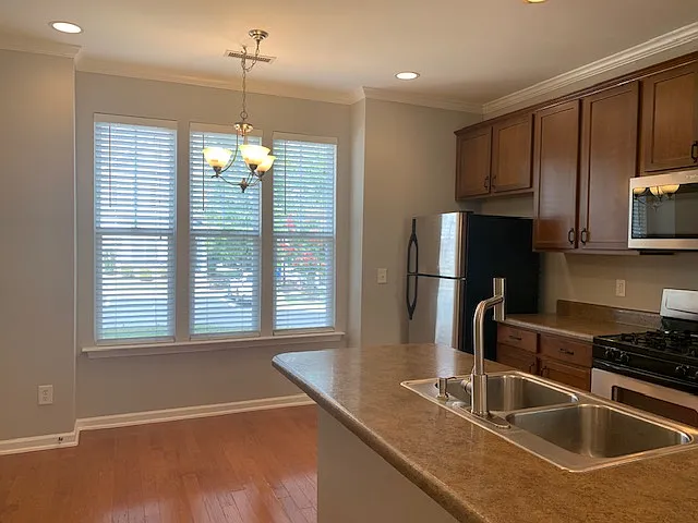 3 bed, 2.5 bath, 1536 sqft, $1,800 — Photo 3