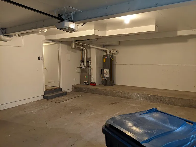 200 N State St — Photo 27