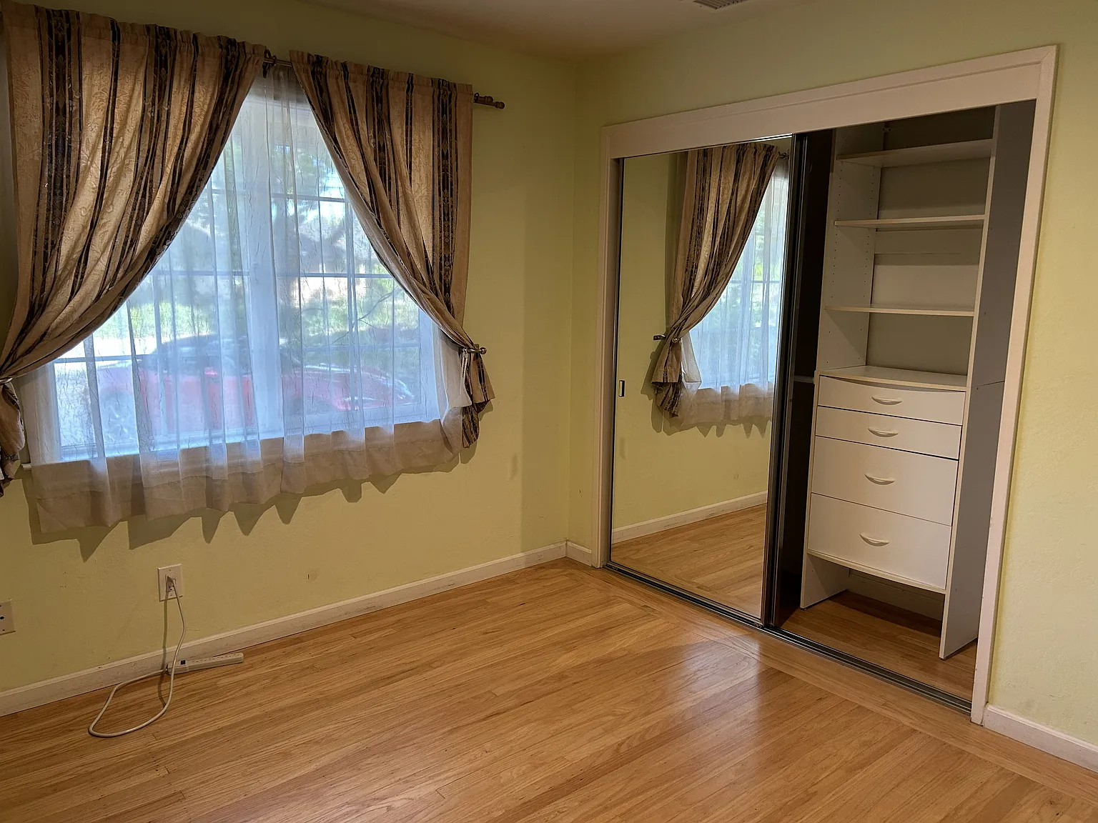 4 bed, 2.5 bath, 1928 sqft, $1,400 — Photo 2
