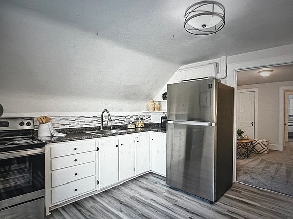 5th image of 9521 Grove Ave #B